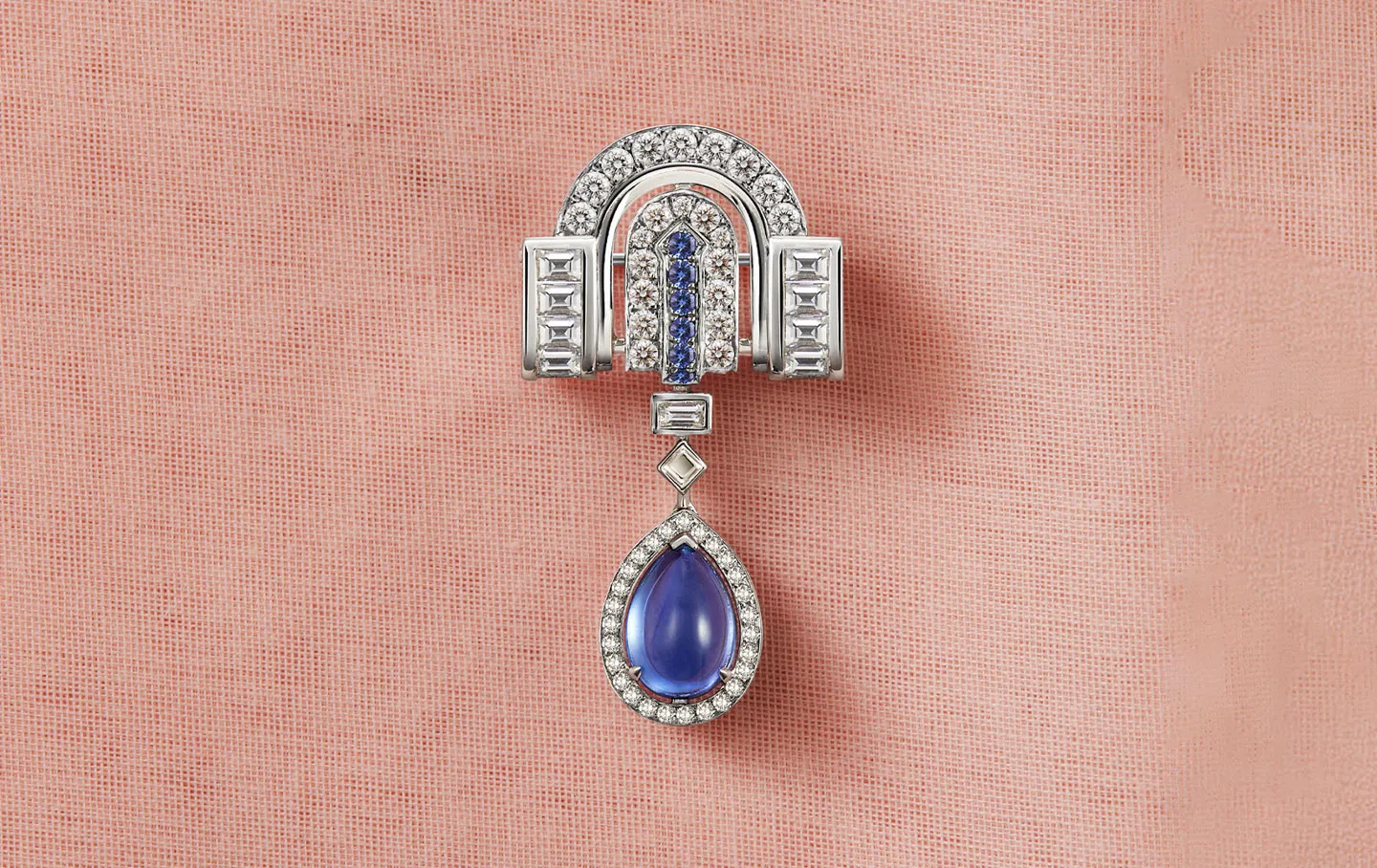 Brilliant Brooches
Timeless and refined, discover our new collection of brooches — elegant accents that blend grace with luxury, making a personal statement that transcends both time and trend. Celebrate the Raya festivities in style with pieces that add sophistication to every moment.