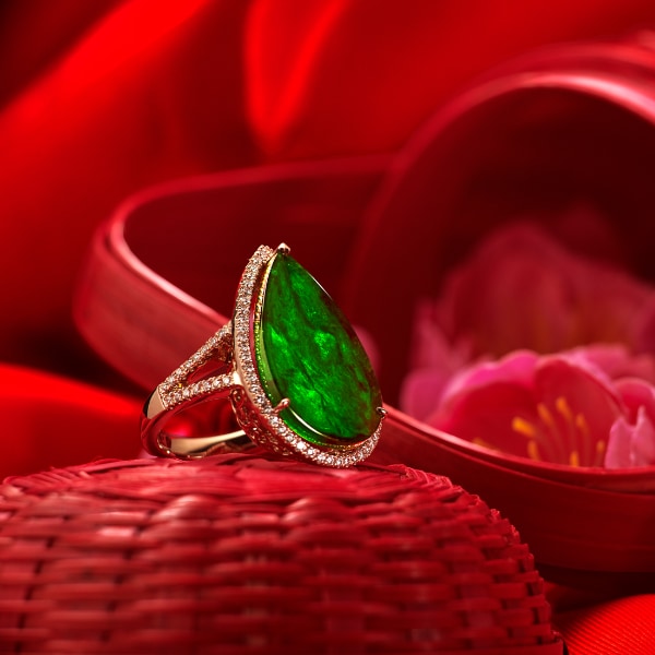 Mui Fa Lok Jade Ring with diamonds| SUEN