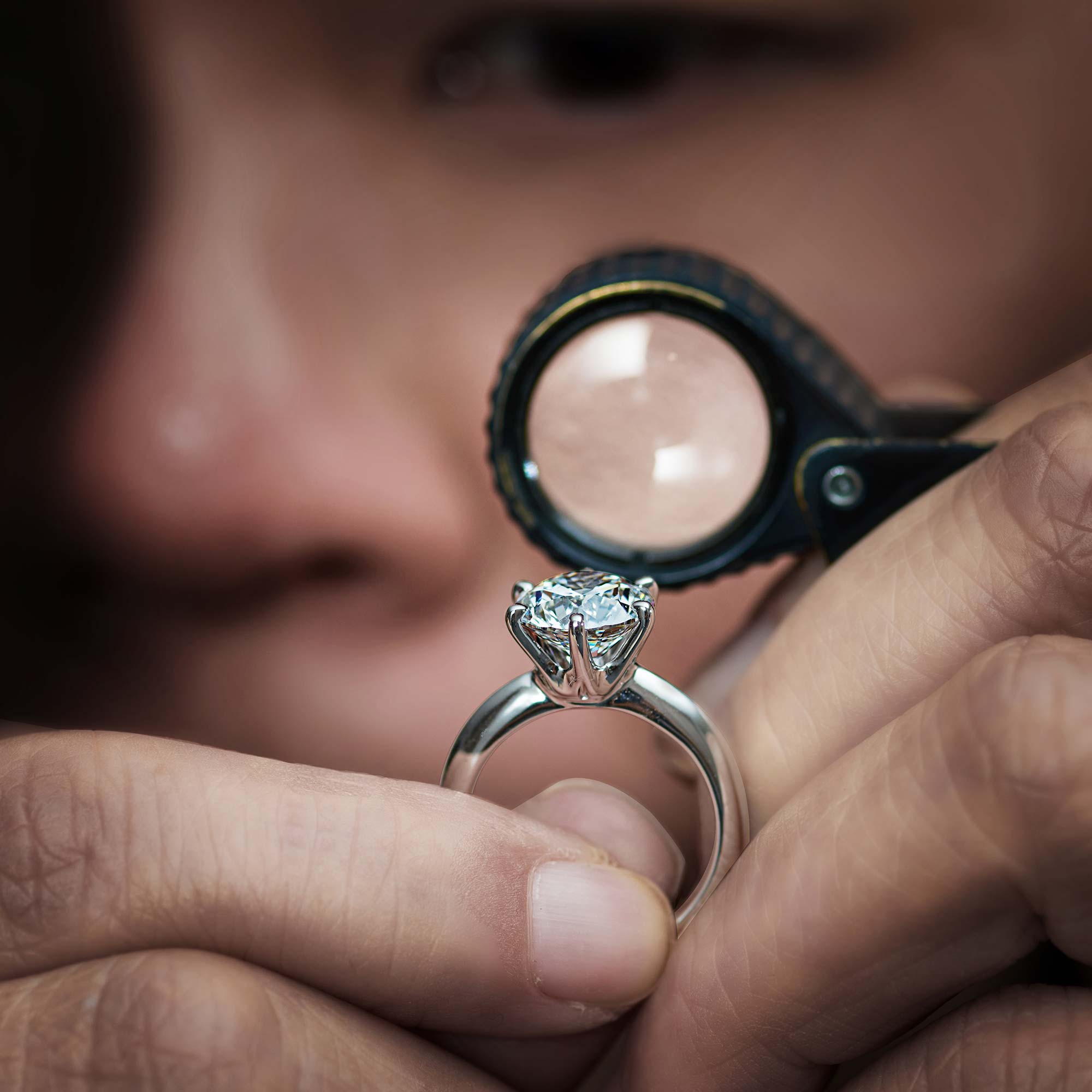 SUEN Gemologist inspecting a diamond